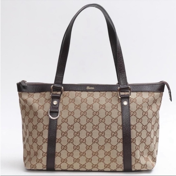 DmpsterGoddess's tweet photo. So good I had to share! Check out all the items I'm loving on @Poshmarkapp #poshmark #fashion #style #shopmycloset #gucci #sanssouci: https://t.co/Vvjhnp2dQp https://t.co/2zMtKq7kYf