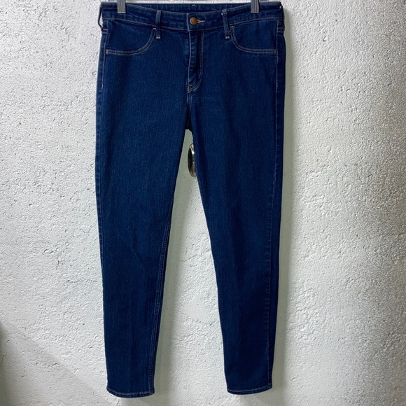 So good I had to share! Check out all the items I'm loving on <a href="/Poshmarkapp/">Poshmark</a> from @highrockmom #poshmark #fashion #style #shopmycloset #glossier #incinternationalconcepts #hm: posh.mk/noIi0SwRtBb