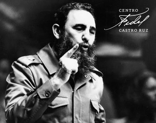 #Fidel:El socialismo no necesita como sistema la producción de armas para su economía;ni ejércitos para apoderarse de los recursos de otros pueblos. Si se hubiese cumplido la consigna de unidad y fraternidad entre los pueblos,no harían falta armas para atacar ni oprimir a nadie".
