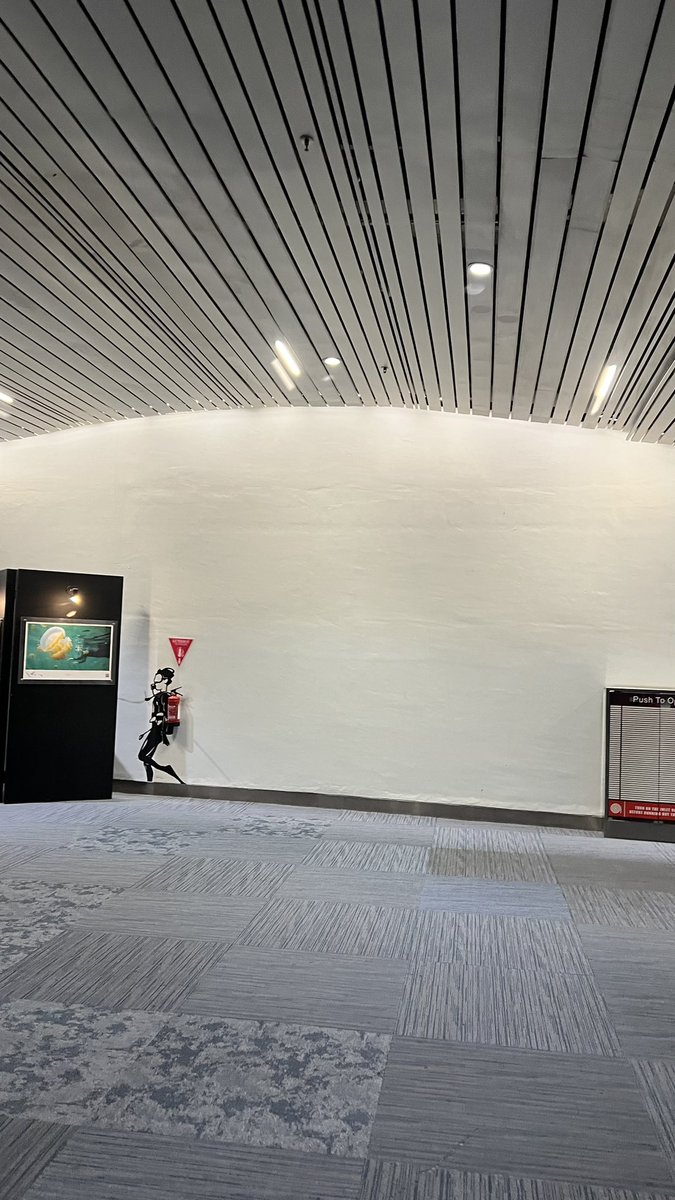 jjprofileid's tweet photo. Ga tau uda ada yg bahas ini atau belum, tapi ini Bandara Soekarno Hatta Terminal 3, ygmenjadi icon untuk indonesia. Tapi yg saya lihat disini hasil finishing untuk temboknya saja geradakan dan juga cat tidak di ulang jadi belang belang begitu hasilnya. Bagaimana bisa begini ya? https://t.co/vs94Gb4s62