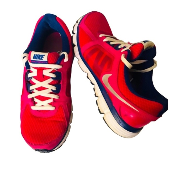 CvclDarst's tweet photo. So good I had to share! Check out all the items I'm loving on @Poshmarkapp from @JenniferLDas #poshmark #fashion #style #shopmycloset #nike #eddiebauer #riboom: https://t.co/8qmJ5ltGl3 https://t.co/3BAOW9niTA