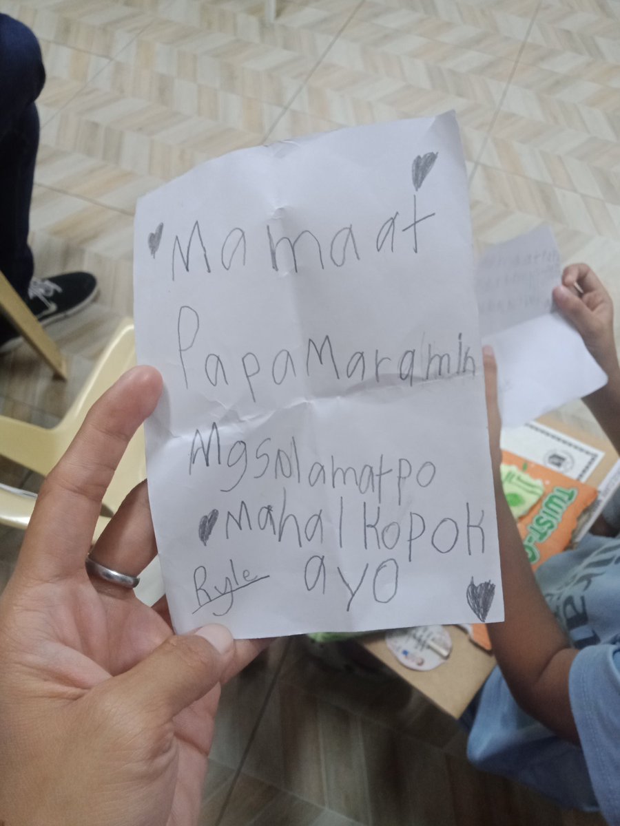 lhyn0016's tweet photo. love you too kuya ryle😘😘 #kindergarten https://t.co/PhxDubH8Yt