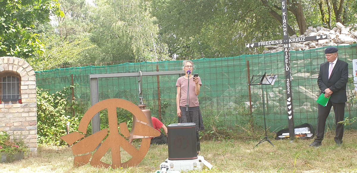 Gerade wird ein Grußwort von LützLebt übermittelt...