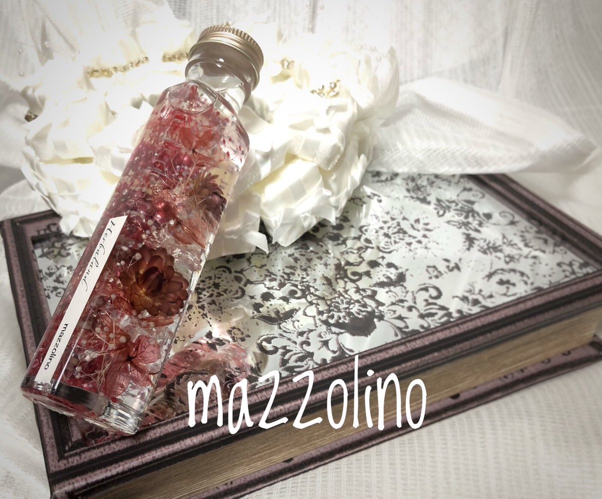 Mazzolino_Chie's tweet photo. ハートのボトル×ヘリクリサム

色々なカラーで作りたくなる楽しさ❤︎

#日本ハーバリウム協会⠀
#ハーバランド⠀
#herbaland
#Japaneseherbarium
#ハーバリウム⠀
#ハーバリウムレッスン⠀
#花のある生活
#ハンドメイド
#ハンドメイド好きさんと繋がりたい
#自分作品⠀
#mazzolino https://t.co/EOeBZ8pZZU