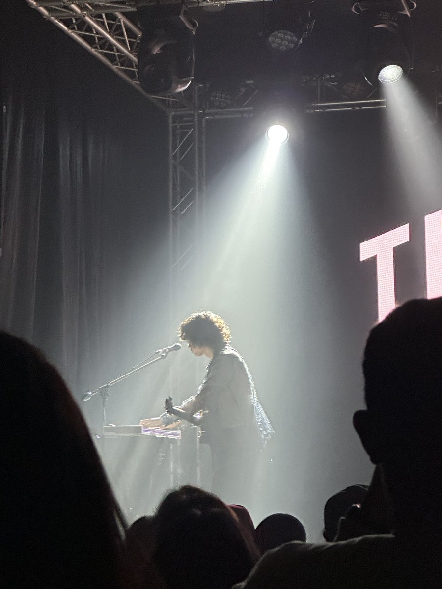 mauricedec's tweet photo. THAT WAS EPIC!!!

Definitely will come again to your concert one day!
Thank you @TillyBirds @2nd__4th @TantiMilo @BILLbilly01 for such an awesome night 🫶🏻

And thank you @luminaent for bringing them to our country

Here's my concert dump last night~ https://t.co/lTkNLrqDX5