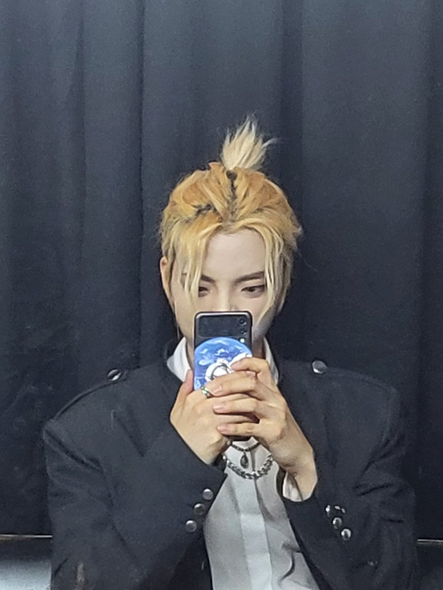 CMDM_official's tweet photo. [#준형] 😁😁💜🔥🔥
#커맨더맨 #CMDM #JunHyoung https://t.co/mjfmh1mDWa