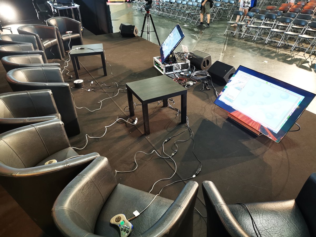Shinkendo's tweet photo. Aie aie aie la finale de Saturn Bomberman sur scène ! https://t.co/Q8ZybbyDer