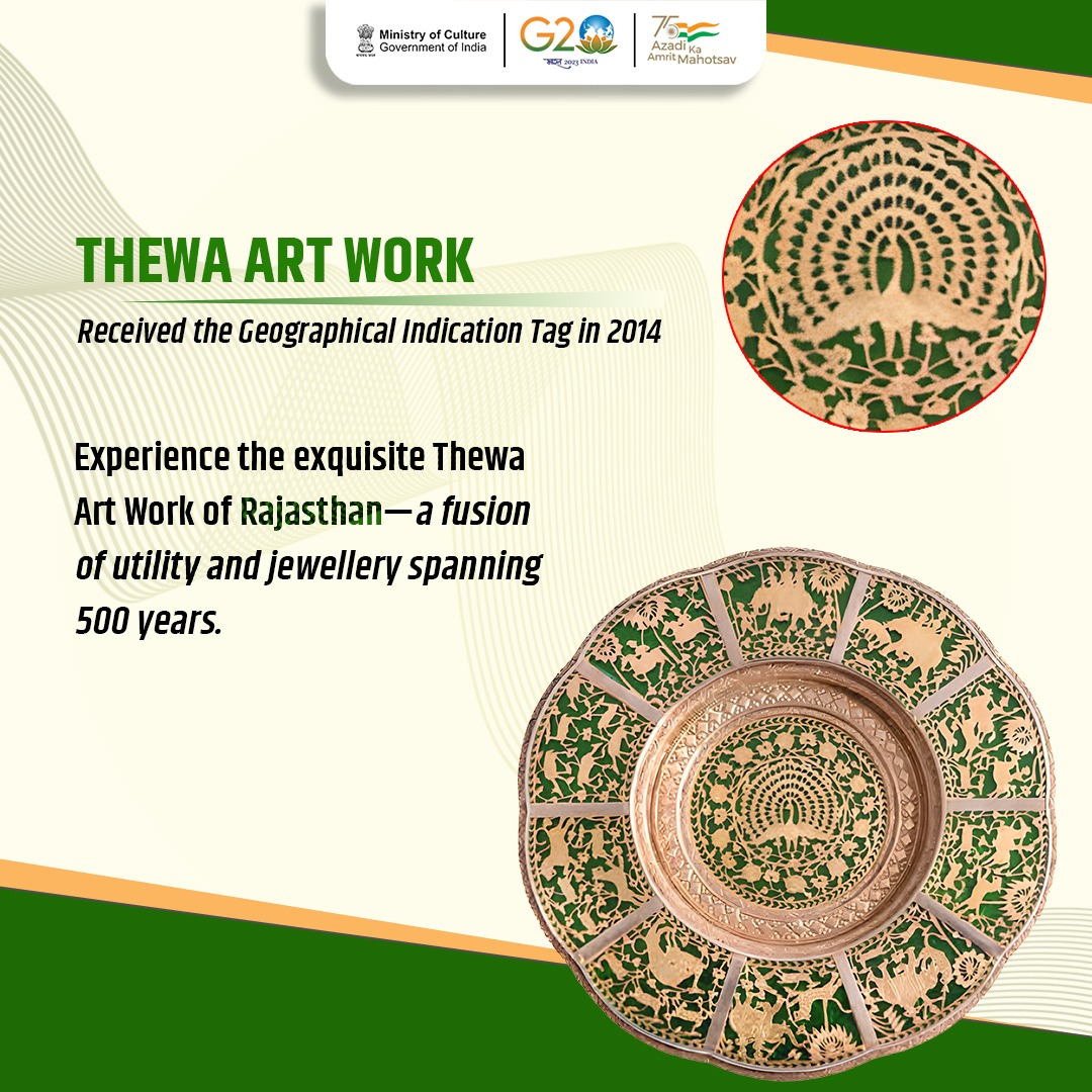 MinOfCultureGoI's tweet photo. Thewa Work, an exquisite form of art applied to jewellery & everyday items like combs, storage boxes, and mirror frames, elevates the aesthetic appeal of the simplest objects.
Do you own a piece bearing this exquisite art? Comment⬇
#KnowYourGI #AmritMahotsav #CultureUnitesAll https://t.co/JxkIDzdmaq