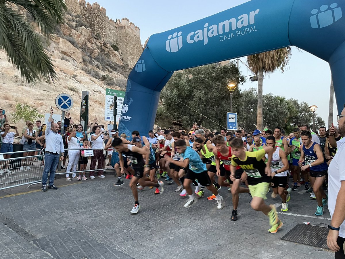👏👏 Más de 800 atletas recorren el centro histórico de Almería en la carrera nocturna contra el cáncer

Youness Belyamna y Paula Ramírez ganan esta espectacular prueba, que salió desde la Alcazaba con meta en la Plaza de la Constitución.

#almeriaesdeporte <a href="/aytoalm/">Ayuntamiento de Almería</a>