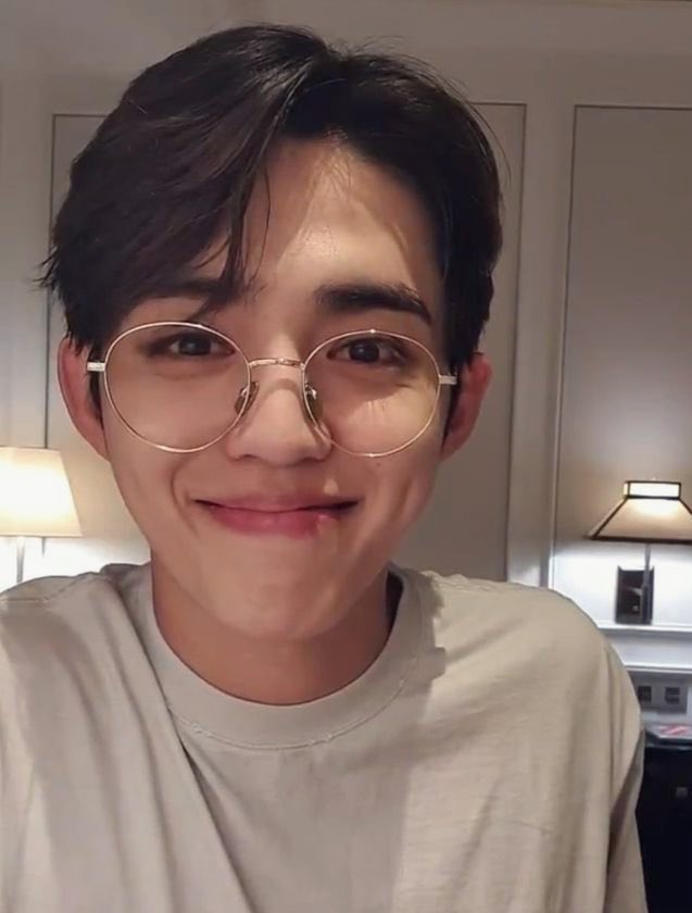 🏳️‍🌈 Beau On Twitter Rt Aboutscoups Seungcheol Looks Really Good In Glasses