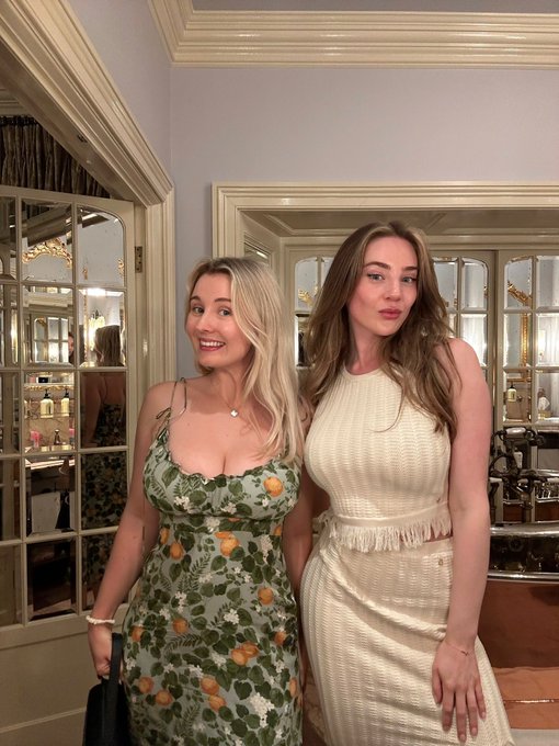 I met @BethanyLilyA ❤️❤️😅 https://t.co/WhuvEcSzjt<a class="tags" href="/tag/bethanylilya">@bethanylilya</a><a href="/tag/nonutnovember"class="tags"><span>#nonutnovember</span></a>