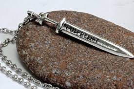 Alexander_Shaq's tweet photo. Her #jagged blade #leaned on the edge, using the #chains to catch them and weave them around for #subsequent damage against her captors. With a #need to #escape, she #dwelled on revenge later.
Getting back to her #alliance came first.
#vssfantasy #rise365 #vss365 https://t.co/ROGvGqh6J2