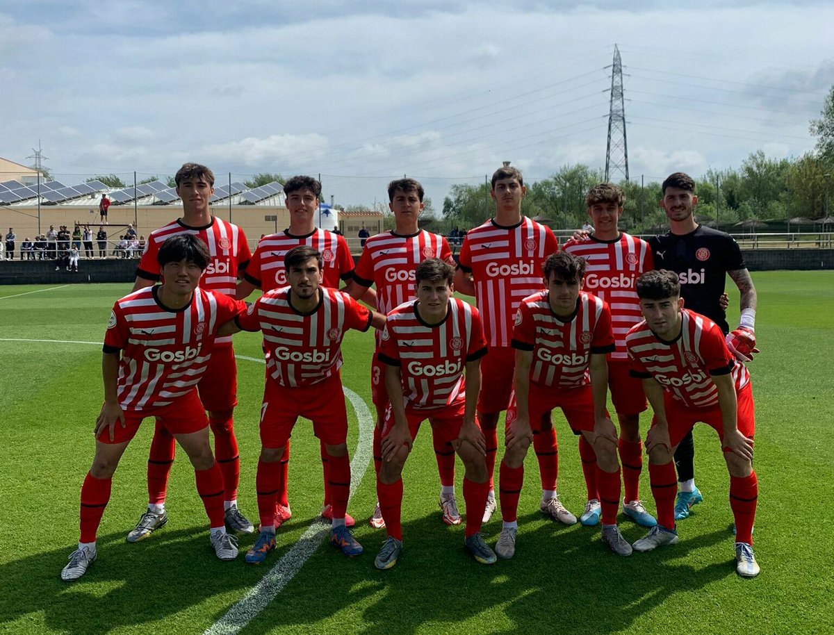 ‼️ NOTÍCIA @EsportsRAC1 🎙️ @pau_bonastre 

⚽️El Girona, en converses amb el Badalona Futur per comprar la seva plaça a 2aRFEF i que hi jugui el filial

▶️El club badaloní va anunciar ahir la seva venda 

ℹ️ És una de les opcions sobre la taula del B. Futur, però no l'única