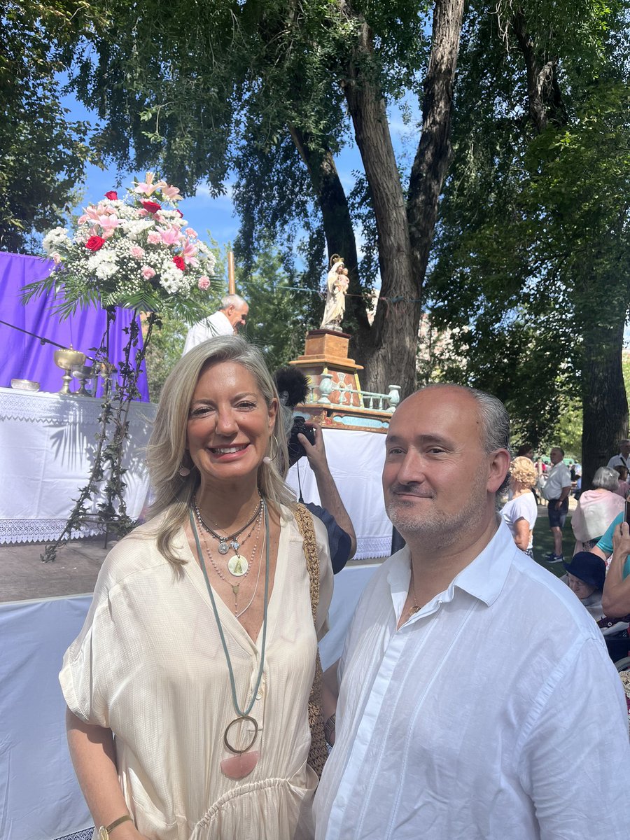 CrusatIreneVOX's tweet photo. Día solemne de la Virgen del Carmen en #Valladolid ; misa y procesión fluvial a orillas de nuestro querido río Pisuerga.

Tradición y Fe a la patrona de los hombres y mujeres del mar y de nuestros ríos

¡Viva la Virgen del Carmen!
Feliz día para todas las Cármenes y Carmelas https://t.co/LlnPtIB6Eo