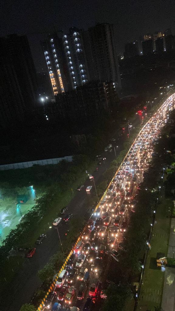 Sumit4Bansal's tweet photo. @noidapolice @CeoNoida @noidatraffic we immediately need some traffic management near vedvan sector 78, its completely chaos, God forbid in emergency situations, please look into this on priority https://t.co/UBjHnJd22f