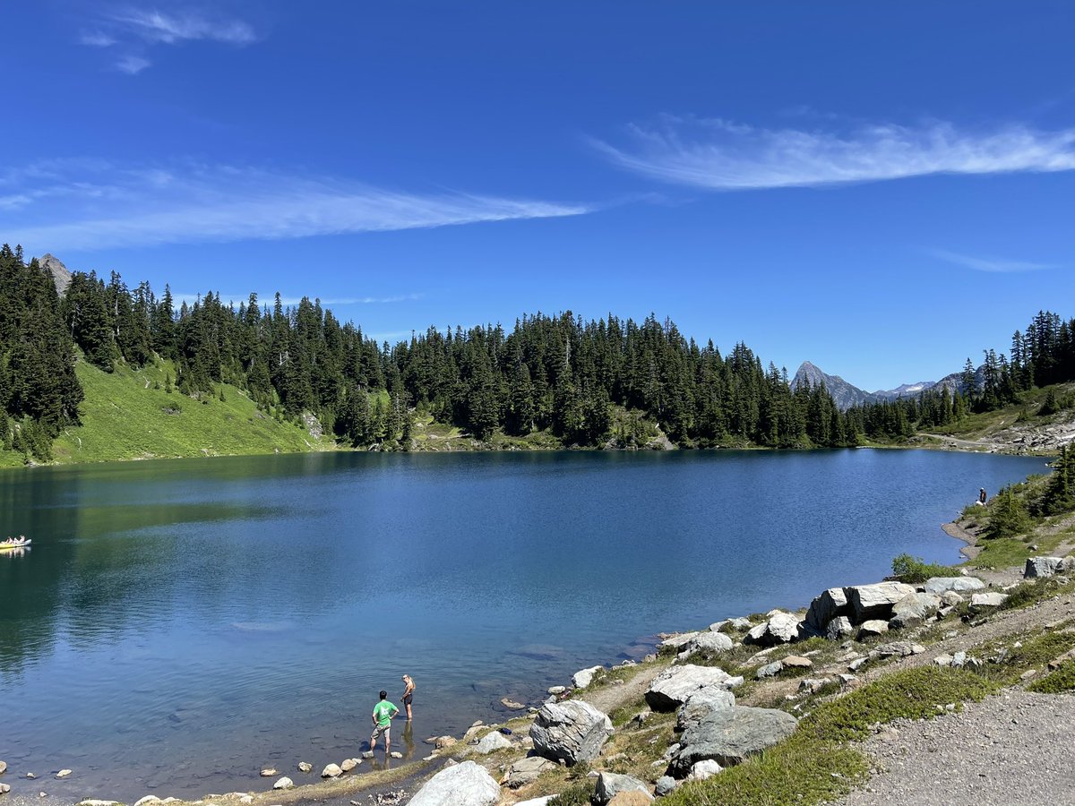 Took the Subaru up to Twin Lakes. If you haven't been I highly recommend. It's gorgeous there. Will be going back. Got some trail badges 😂