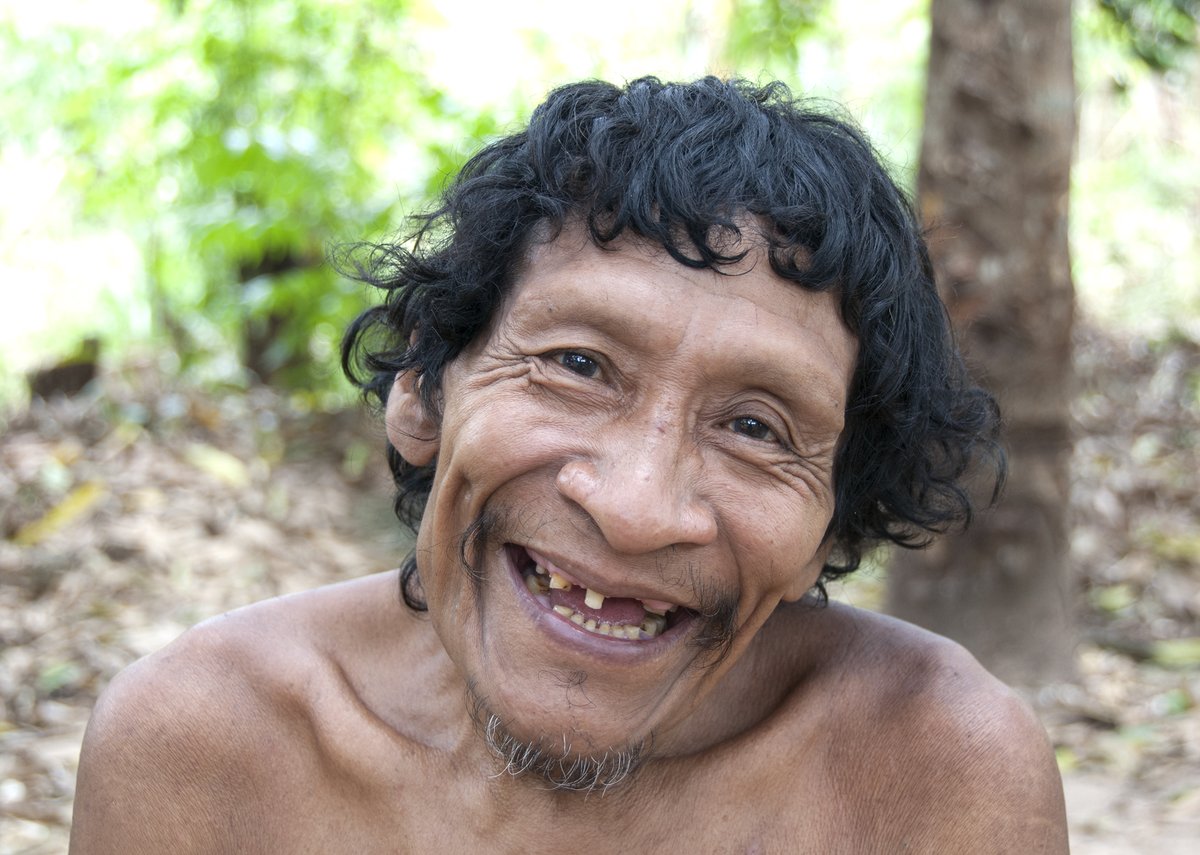 Survival's tweet photo. 2 years ago #OTD, Karapiru Awá died of Covid. Years before in the Brazilian Amazon, his entire family was massacred by “karai” (white people). He escaped &amp; lived on his own for 10yrs.

His incredible story in 2 parts:
-https://t.co/hDlNtFY5lh
-https://t.co/FP7sBBq6sn
RIP Karapiru https://t.co/SE2KvhBG3B