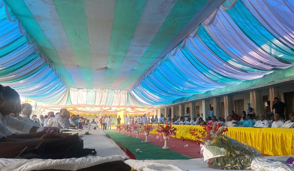 nikhilmandalJDU's tweet photo. आज सहरसा के जिला परिषद प्रांगण में कोशी (सहरसा, मधेपुरा, सुपौल) के प्रमंडलीय स्तर समीक्षात्मक बैठक में प्रदेश अध्यक्ष श्री @UmeshSinghJDU जी के अध्यक्षता में शामिल हुआ।
#JanataDalUnited https://t.co/W885wevjpU