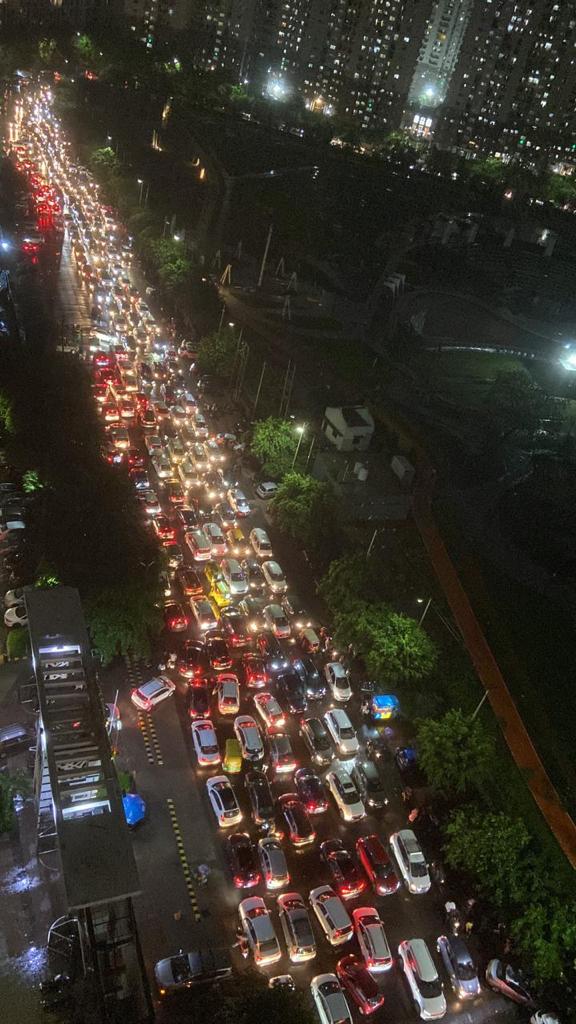 Sumit4Bansal's tweet photo. @noidapolice @CeoNoida @noidatraffic we immediately need some traffic management near vedvan sector 78, its completely chaos, God forbid in emergency situations, please look into this on priority https://t.co/UBjHnJd22f