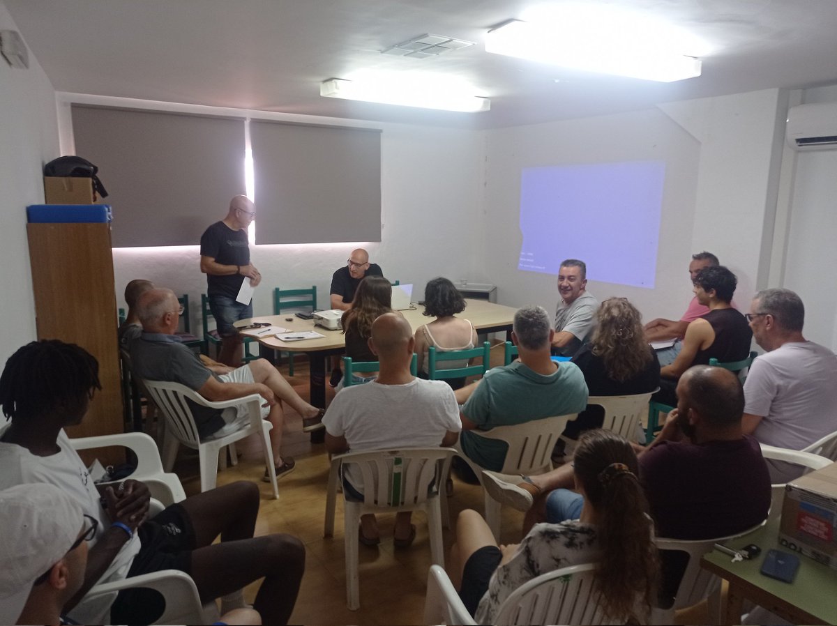 Espectacular matí de 🏀🏀🏀 el que hem passat avui amb el gran <a href="/AngelCepeda22/">Angel Cepeda</a> .Habilitats tècniques amb contacte.Més de tres hores de coneixements que hem pogut disfrutar i que segur que ens ajudarà a seguir millorant. Un luxe 👏👏👏🔝🔝