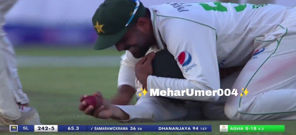 Meharumer004's tweet photo. What a catch by Imam to end the day ✨️
Pakistan back in the game 🤩❤️
#MeharUmer004 #PAKvsSL #BabarAzam𓃵 https://t.co/KHdB0FJd0e
