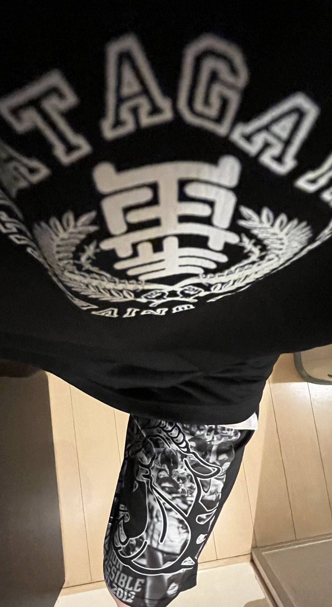 shironoah's tweet photo. この組み合わせでジムへ行くと、
いつもより長い時間走れそうだしいつもより重いウエイトで筋トレ出来る気がする😒
実際に頑張ってしまうのだけど…
#ジム活
#分かる人には分かる
#鬼に後押しされる
#幡ヶ谷再生大学
#MOBSTYLES
#MOBAT
# https://t.co/qRBNCquPrk