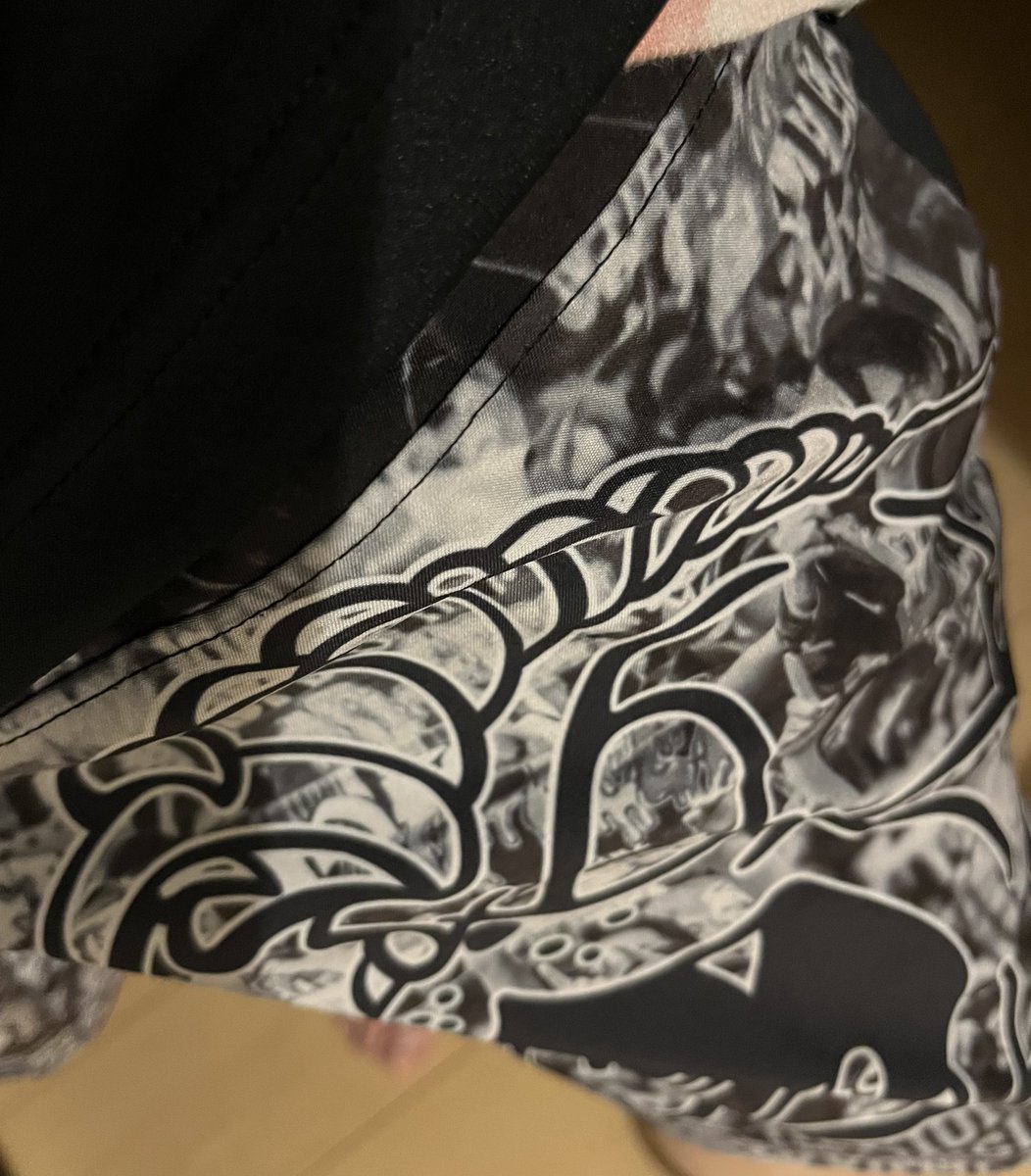 shironoah's tweet photo. この組み合わせでジムへ行くと、
いつもより長い時間走れそうだしいつもより重いウエイトで筋トレ出来る気がする😒
実際に頑張ってしまうのだけど…
#ジム活
#分かる人には分かる
#鬼に後押しされる
#幡ヶ谷再生大学
#MOBSTYLES
#MOBAT
# https://t.co/qRBNCquPrk