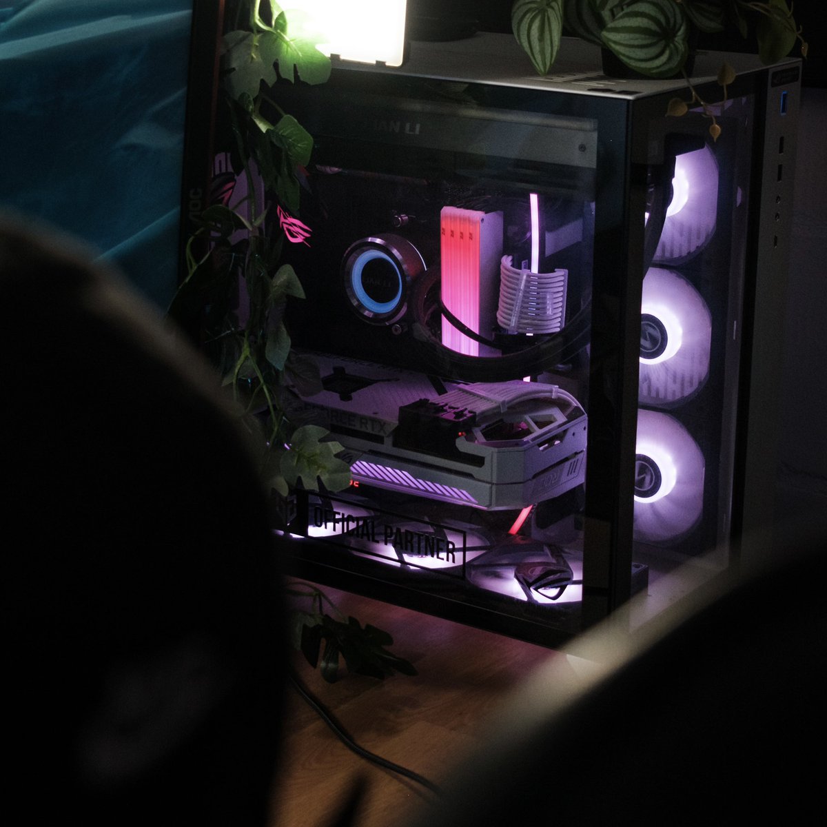 antra_gaming's tweet photo. Ryzen 9 5900X
ROG STRIX B550-E Gaming
ROG STRIX RTX 3080 010G
Corsair Vengeance 32GB CL15
Samsung 970 EVO NVME SSD 500GB
2x Samsung 860 EVO 1 TB 
LIAN LI 011 Dynamic White
ROG STRIX 1000G Netzteil 80+ Gold
LIAN LI GALAHAD 360 AIO
9xLIAN LI ST120 120mm RGB Fans
3xARCTIC P12 PWM https://t.co/3bdzKex8dH