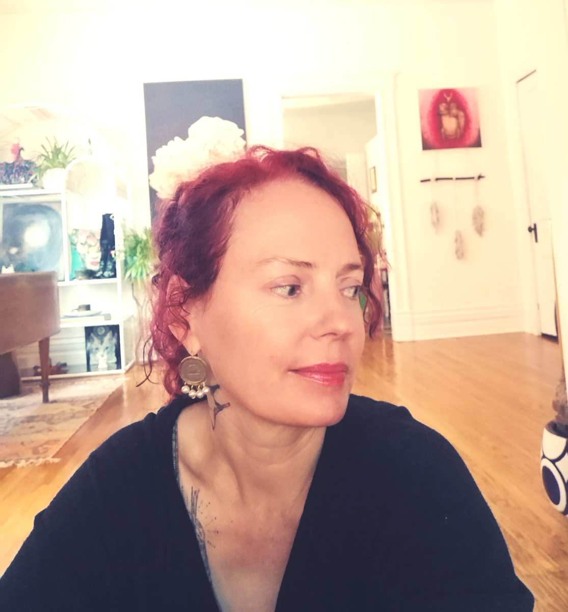 stickysexysad's tweet photo. Side-eye Sunday

#women 
#bookrevisions
#WeekendVibes https://t.co/IN8A7YhFSb