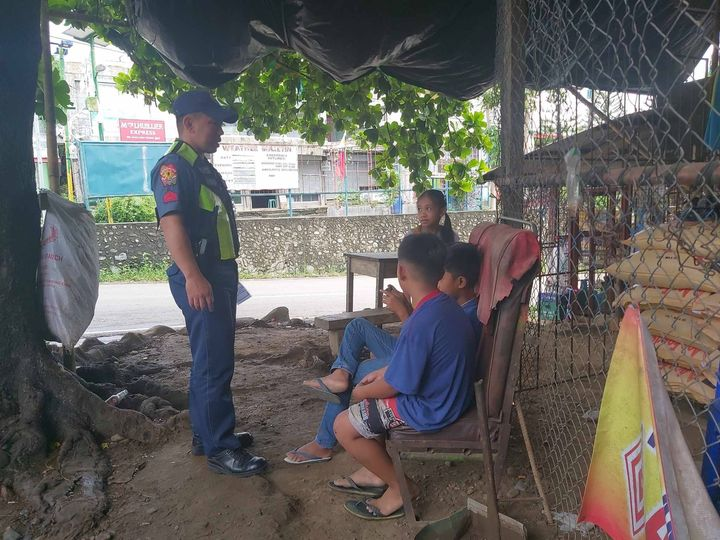 On July 16, 2023 PSSG John Mark Baduyen, Invest PNCO of San Emilio MPS initiated a dialogue with the children at Brgy Cabaroan, San Emilio regarding terrorism awareness and child abuse prevention. Further reiterated the safety measures against COVID-19 virus. https://t.co/YK1rfVo5Cz