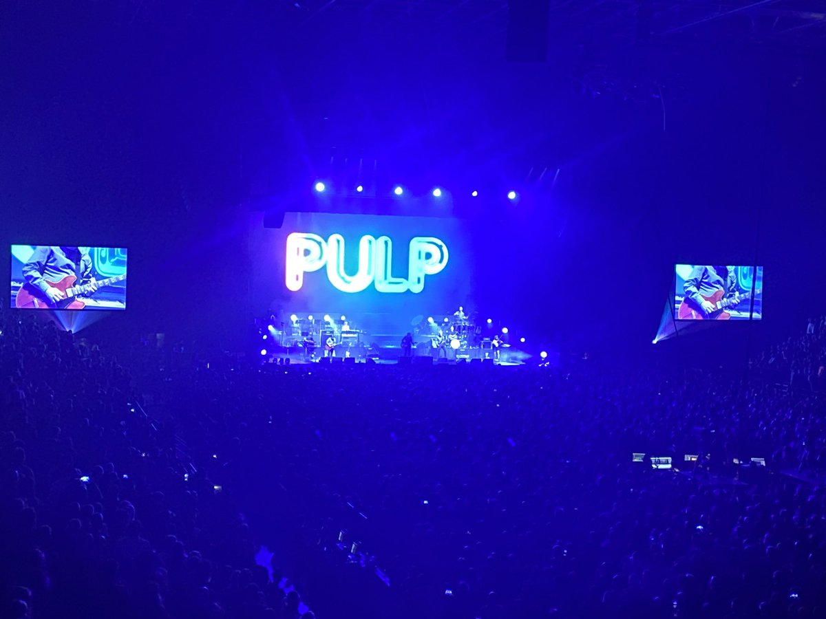GiuliaHeath's tweet photo. Pulp in Sheffield. Pure class #pulp #thisiswhatwedoforanencore https://t.co/xCIrWu1RBG
