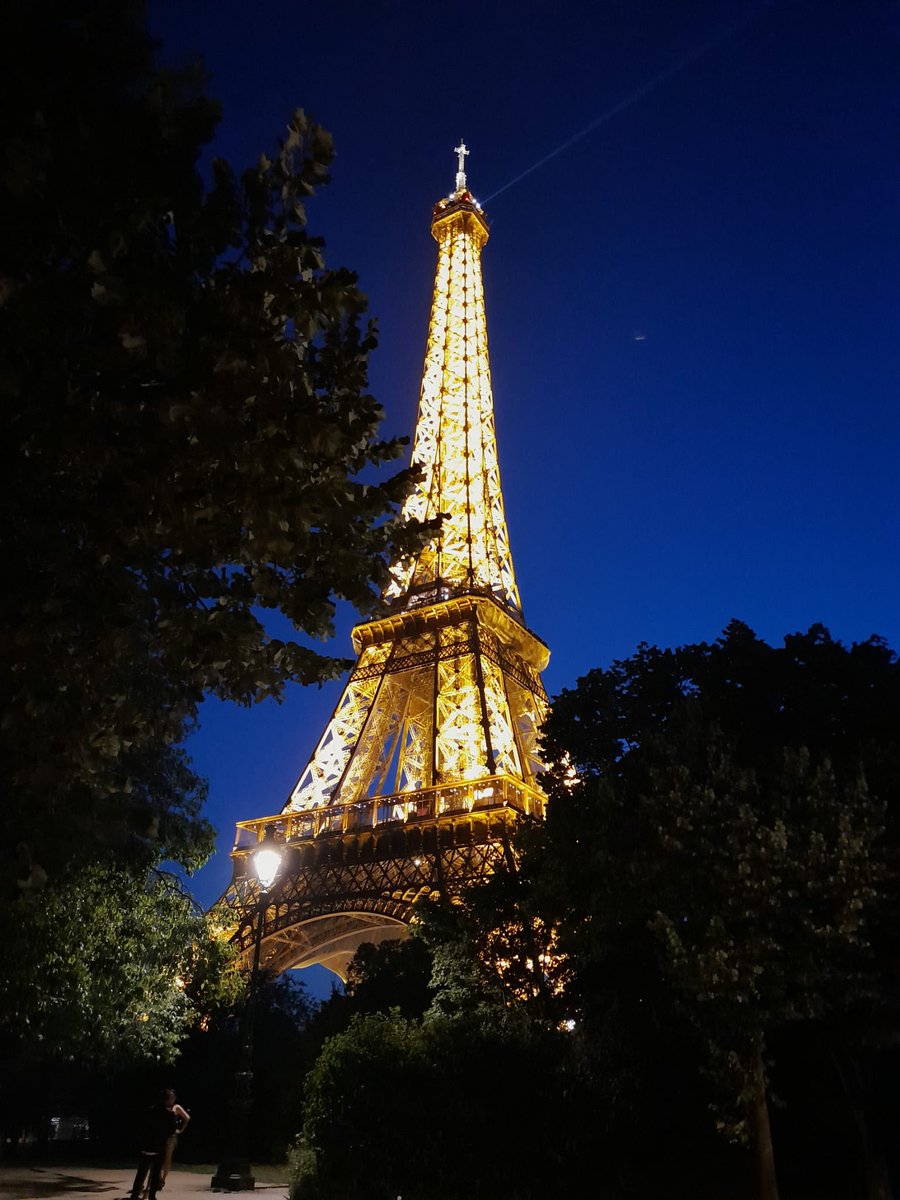 SigridOlthof's tweet image. @E_C_S_S 🤜🤛 Paris
Already a week ago, but looking back on a fabulous week with a great mix of sport science, presenting new football research, catching up with academic friends, culture, and good food 

🤓 researchgate.net/publication/37…

#ecss2023