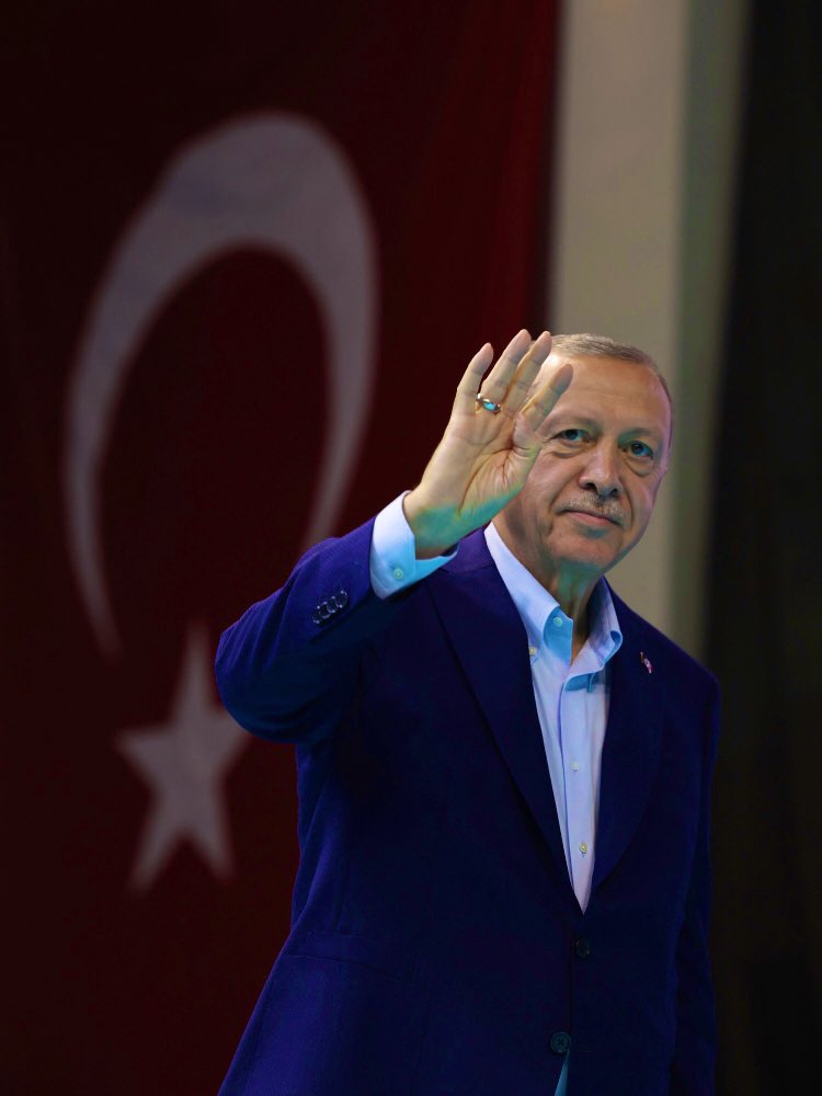 Kimse kalmasa da herkes sırtını dönse de ben varım.

BEN BURDAYIM ❤️

<a href="/RTErdogan/">Recep Tayyip Erdoğan</a>
