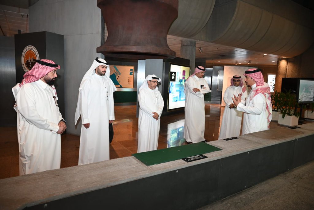 زار وفد من هيئة الرقابة النووية والإشعاعية <a href="/SaudiNRRC/">هيئة الرقابة النووية والإشعاعية</a>  برئاسة نائب الرئيس التنفيذي لقطاع الأمن النووي ومنع الانتشار
 د. عبدالمحسن ابانمي 
مركز زوار #الهيئة_الملكية_بالجبيل أطلع خلالها الوفد على الآلية المتبعة في ادارة مدينة #الجبيل_الصناعية إضافة إلى التوسع الصناعي والعمراني