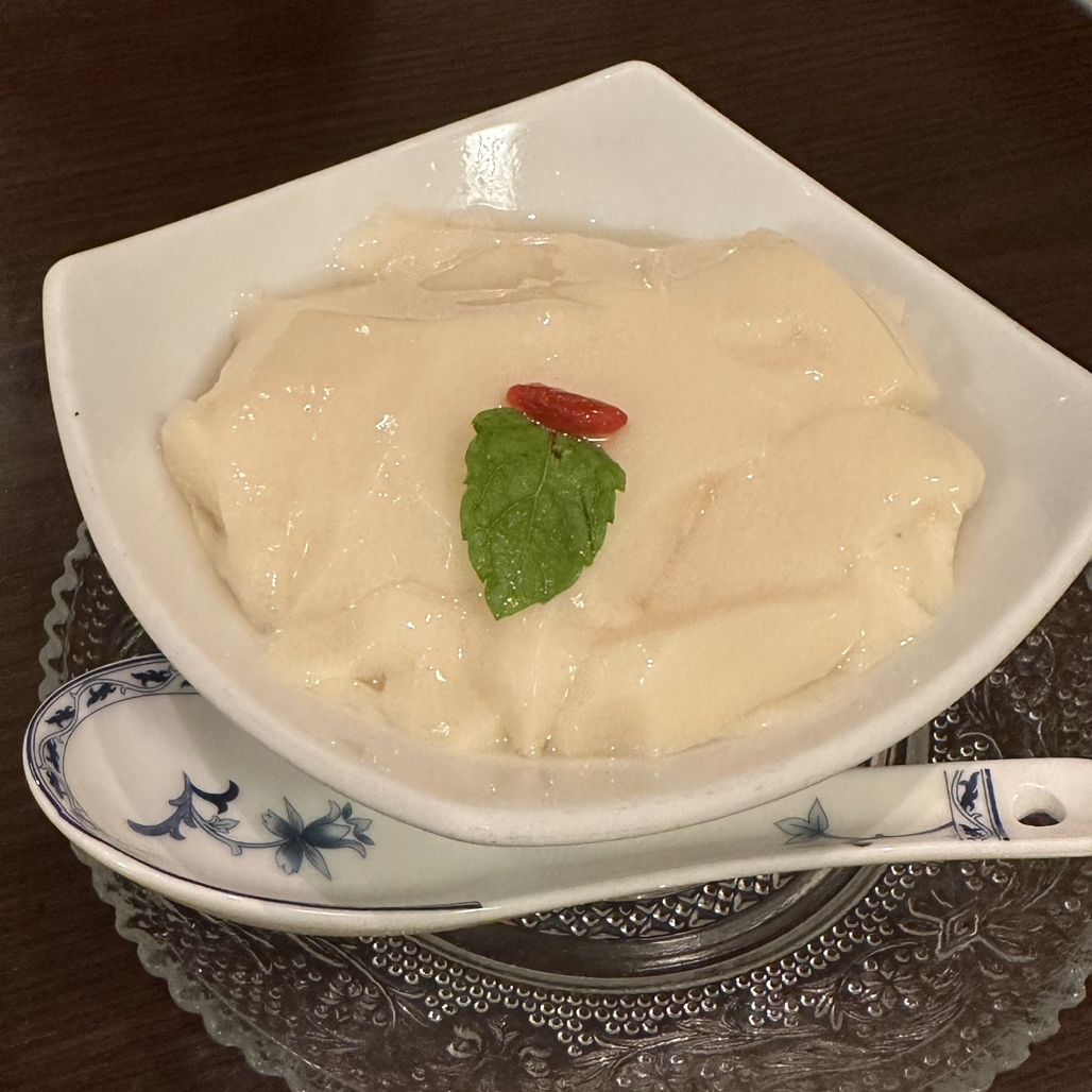 kanmi3's tweet photo. 百名店 良友酒家（海鮮冷麺・点心四種盛・ドラゴンハイボール） 
https://t.co/WWCYc25O9I #tabelog https://t.co/jIDREesHfH