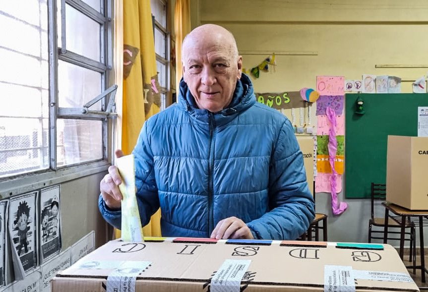 En la escuela de siempre y a la hora de siempre.

Viva la democracia. Que sea una jornada en paz y con transparencia. 

#SantaFeVuelveACreer ✊🏼❤️