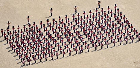 mitchellvii's tweet photo. THE TRUMP VISION TEST:
If you see 20,000 people in this photo, you have #TrumpVision. If you see 200 people in this photo, you have #NormalVision.