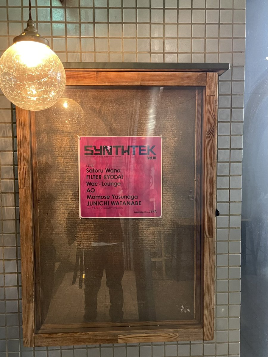mvorak's tweet photo. アーティストが説明してくれるエレクトリックミュージックのライブ。とても楽しかったです。#synthtek https://t.co/u8AnncKjxe