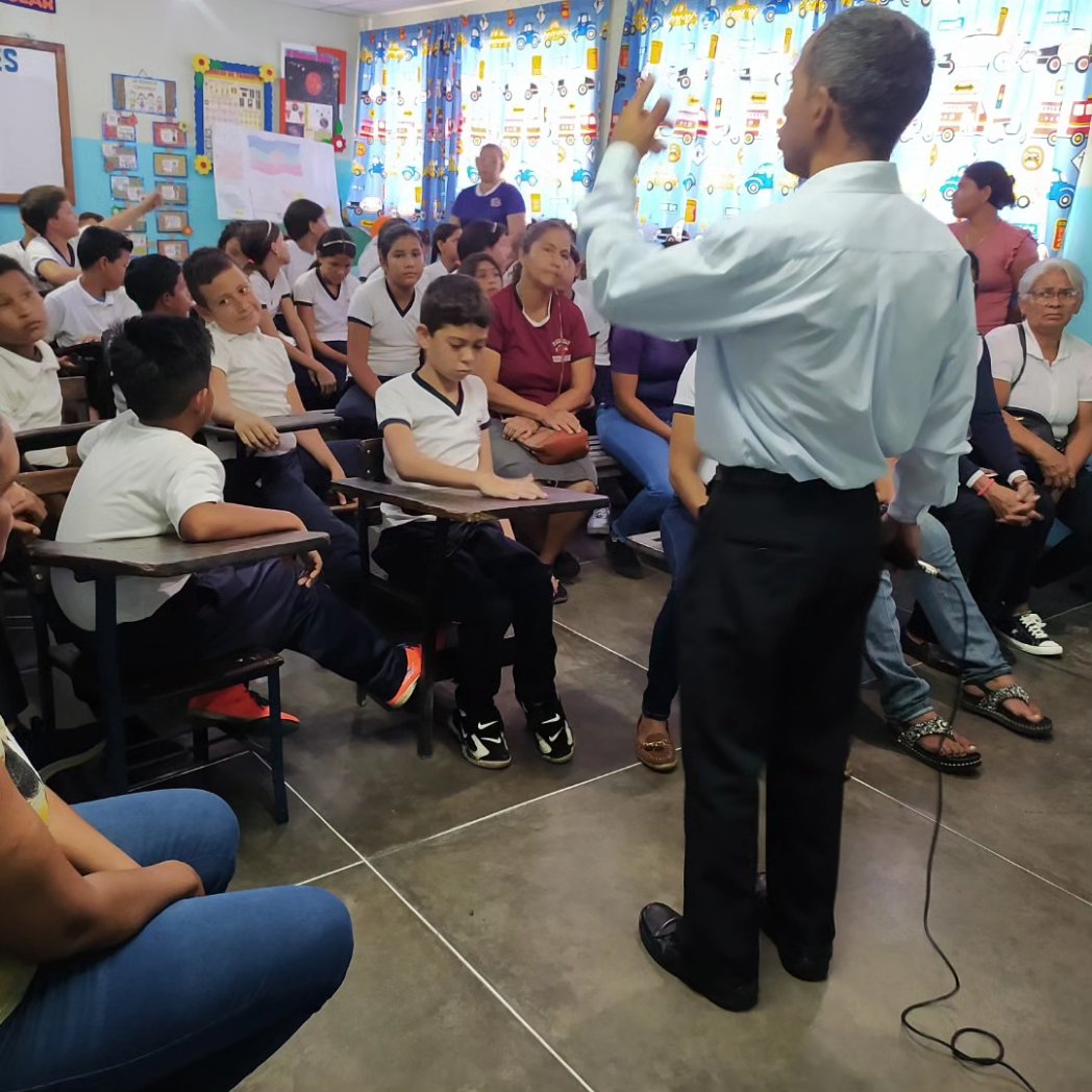 UEJP76's tweet photo. El Ministerio Público va a la  Esc Josefina Pimentel de Monay del CDCE La Paz, Municipio Pampán #Trujillo con el Conversatorio Acoso Escolar @_LaAvanzadora @MPPEDUCACION @DIFD_Trujillo @ViceIP @TarekWiliamSaab @cdcetrujillo @Twitera74 @vicent_carvajal #FiestaDeLaPalabra https://t.co/WgMgmwbqVS