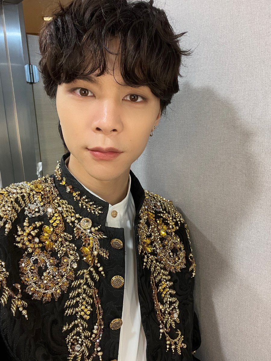 209sable's tweet photo. 역시 왕자라 그런지 제복 진짜 잘어울림 .. https://t.co/rb0PtgmF70