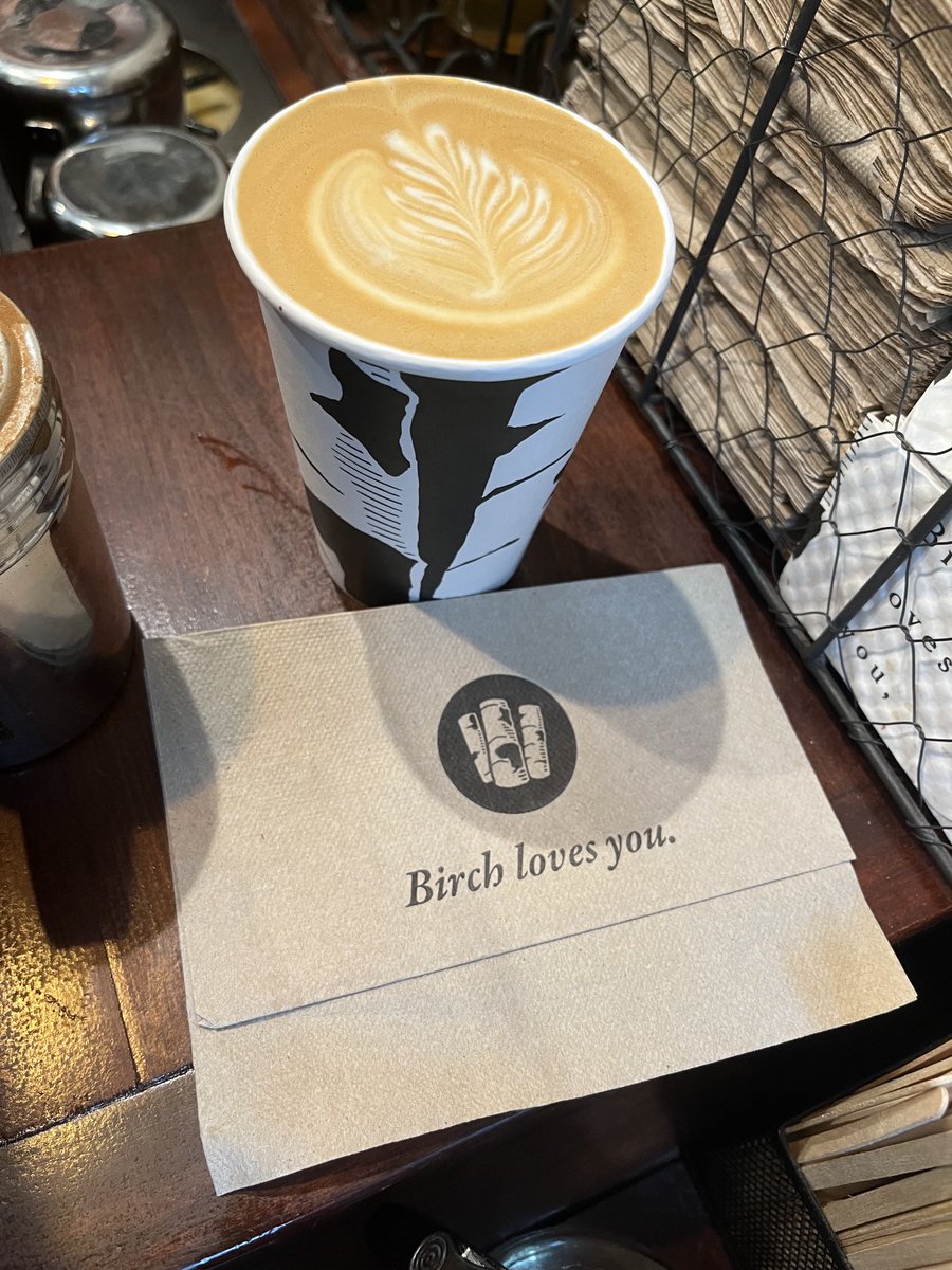 Just what I need on a rainy NYC morning. ⁦Loving my coffee art ⁦<a href="/BirchCoffee/">Birch Coffee</a>⁩