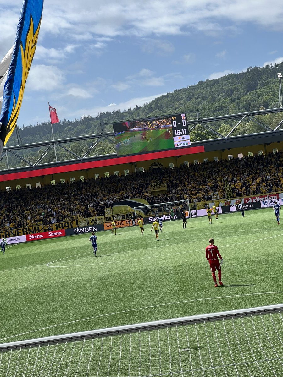 OliverDaner's tweet photo. Campingverksamheten på Borås arena #ifkgbg https://t.co/Od4l3Ukdod