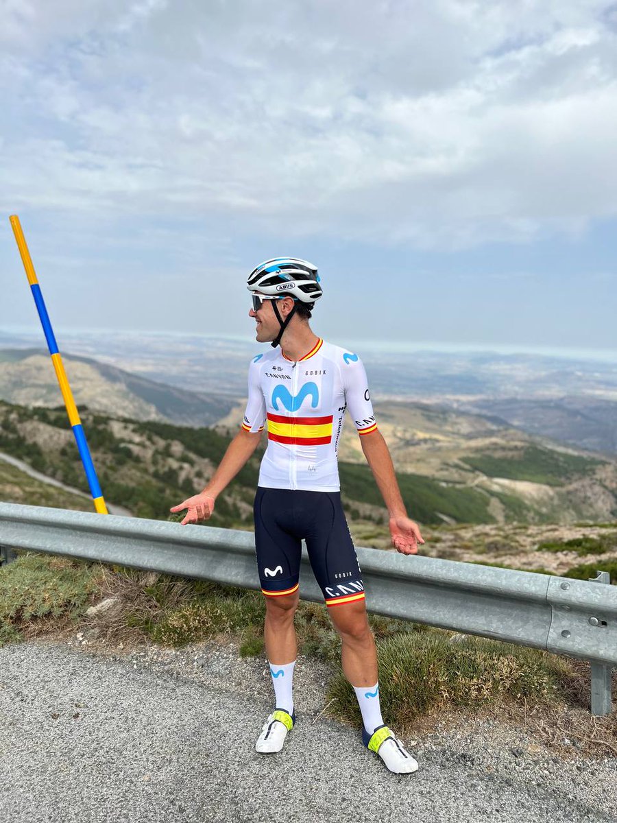 Movistar_Team's tweet photo. 🇪🇸🆕✨ Es un placer presentaros la equipación GOBIK que @LazkanoOier lucirá durante los próximos 12 meses como campeón de España.
#ConnectedStories | #RodamosJuntos
📸 @ivan_cortina 👏🏼 https://t.co/N1AQsDbu24