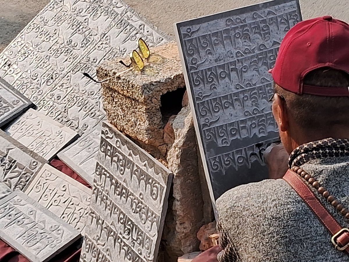 ngimasherpa's tweet photo. The stupa is decorated with a number of Buddhist symbols, including the Buddha's eyes.
The stupa is located on a hilltop overlooking Kathmandu Valley. #swayambhunathStupa #MonkeyTemple #BuddhaEyes #Stupa #AnnapurnaFoothillsTreks
https://t.co/g1T1TQQrw3 https://t.co/JZVmgOKr3X