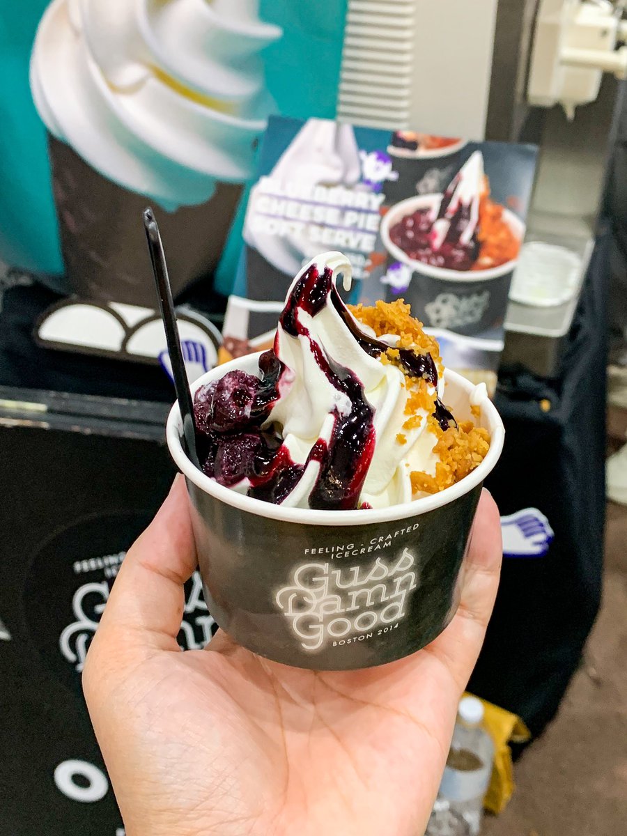 whatdoueattoday's tweet photo. วันก่อนแอบแว้บไปเดินงาน Coffee Fest 2023 มา มาเจอบูธ Guss Damn Good🖤 เค้าออกไอติม Blueberry Cheese Pie Soft Serve🍦🫐🥧 ตัวซอฟเสิร์ฟเค้าละมุนมากราดด้วยบลูเบอรี่ซอสมาเป็นลูกเปรี้ยวๆบวกกับพายกรุบๆหอมเนย อร่อยมั่กกรี้ดดดด🫠💥
@aroii @ReviewAroii #อร่อยบอกต่อ https://t.co/eVFCqjBh3p