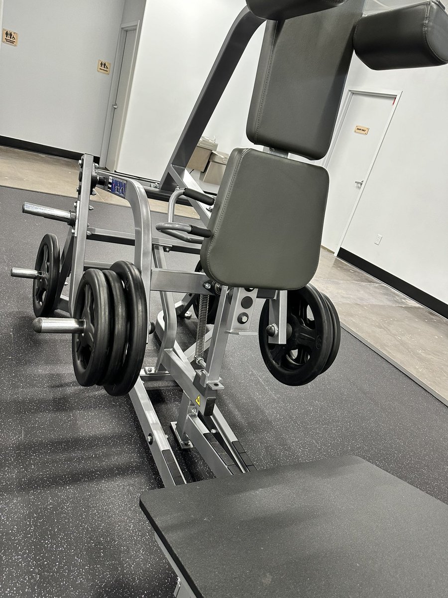 DaaChazz's tweet image. Hit some personal best today on leg day and I’m hurting #progressiveoverload