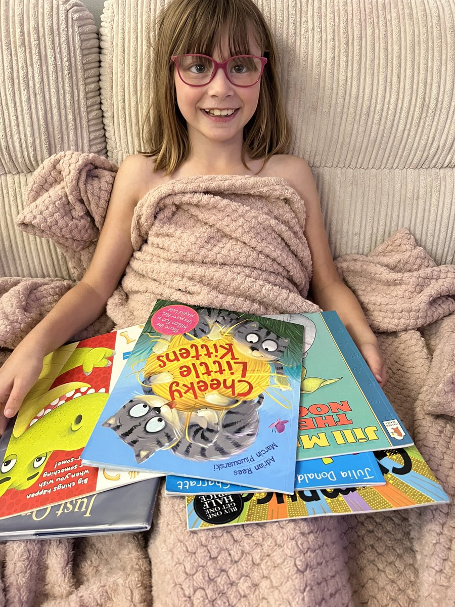 elishaharman's tweet photo. We decided to have a lazy snuggly Sunday today and Millie chose all these books she wanted to read together 🤩 @GrimoldbyYear3  @grimoldbyschool https://t.co/0keNPfQ0gP