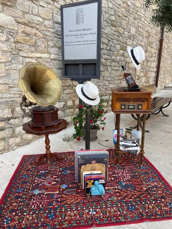 ISoggia's tweet photo. Sinatra Style the corner of the Frank Sinatra Foundation for Lercara during the white night party in Lercara. #sinatrahome always protagonist of the style and love of the Sinatra family and the territory of Lercara. https://t.co/GCYetrdEXb