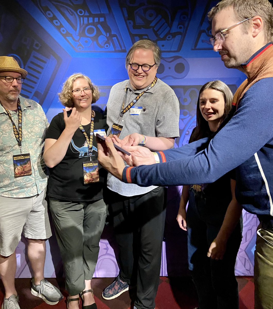 Panic at the photo op as Jonah tries to provide tech support for Chris’s phone, which suddenly refused to go into camera mode!