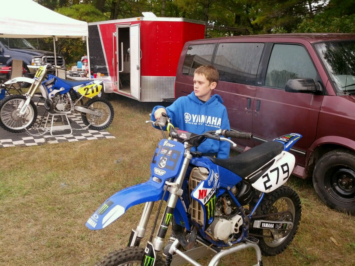 bushcrafter79's tweet photo. Sunday throwback 
12 yrs ago, Jr started saving beer cans. 
My buddies saved them too. He wanted a YZ85
He saved up $530 (bike was much more😎)
Was only to be for fun.
By next spring, electrical tape numbers, and new gear, rest is all passion and hard work

#BuildMen
#MXracing https://t.co/IYaekrWxzU